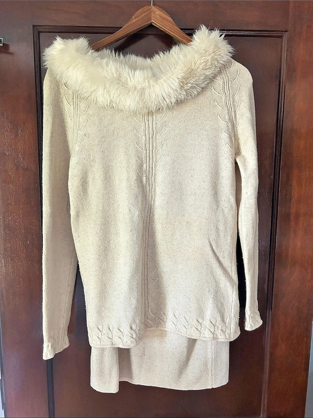 Escada Cream Fur Collar Sweater Size 38